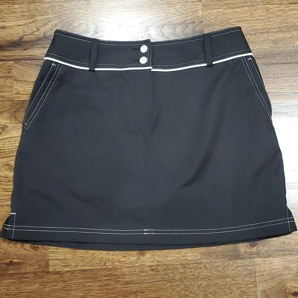 Womens Adidas ClimaCool black & white skort size 6 - Picture 1 of 5
